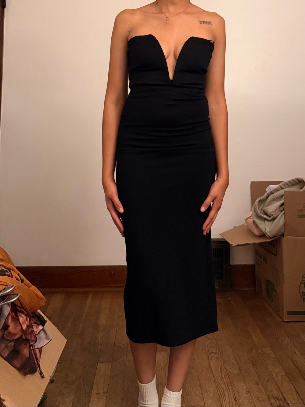 Strapless Black Sweetheart Deep V Dress - Elegant Evening Wear - Picture 4 of 5